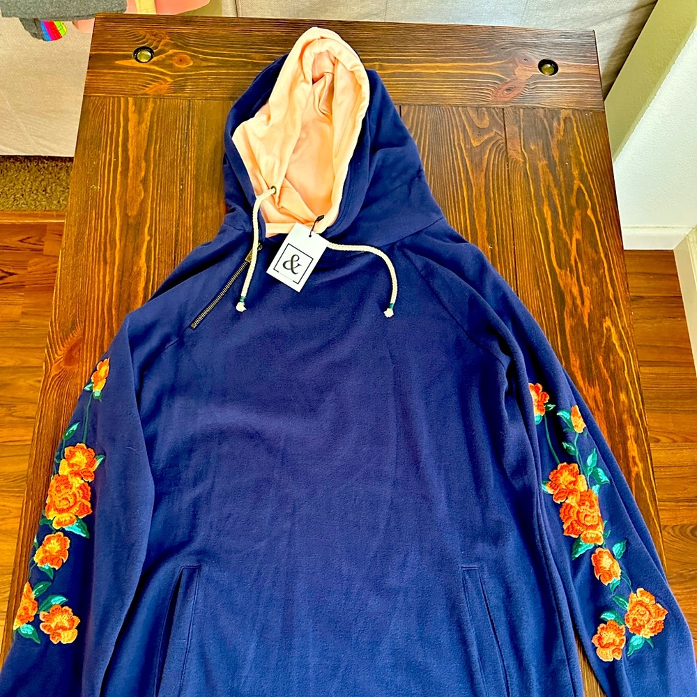 NWT XL Navy blue and floral ampersand women’s sweater
